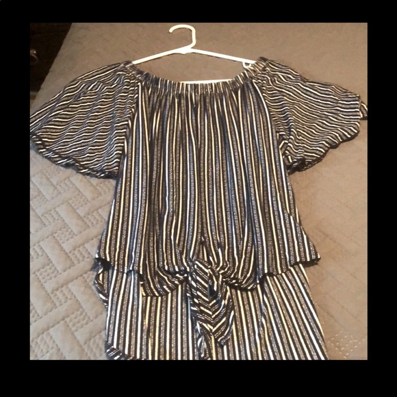 Kim & Cami Tops - 🌼Kim and Cami Navy/white striped blouse